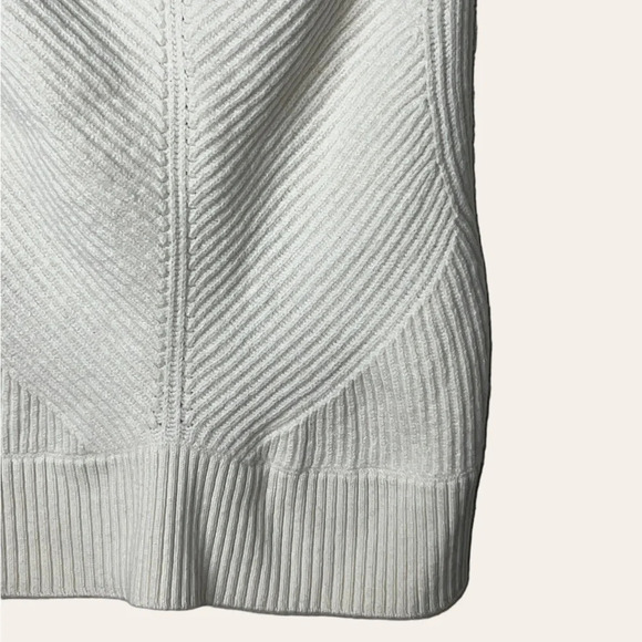 0416. VINCE WOOL AND CASHMERE SLEEVELESS SWEATER SIZE XS CREAM IN COLOR - Picture 10 of 11